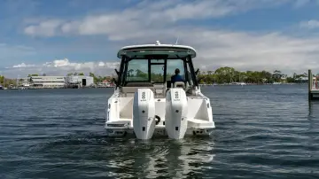 Thumbnail von Boston Whaler 330 Vantage