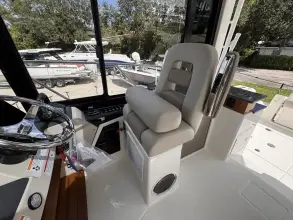Thumbnail von Boston Whaler 365 Conquest