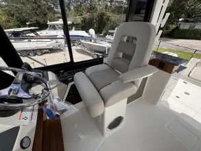 Thumbnail von Boston Whaler 365 Conquest
