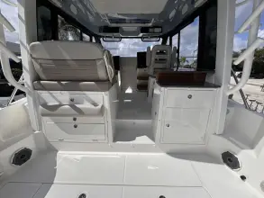 Thumbnail von Boston Whaler 365 Conquest