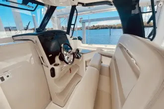 Thumbnail von Boston Whaler 350 Realm