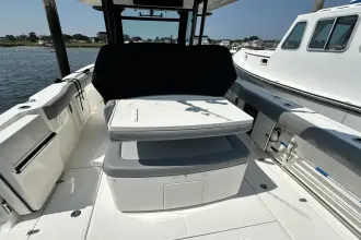 Thumbnail von Boston Whaler 330 Outrage