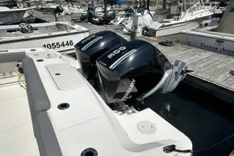 Thumbnail von Boston Whaler 330 Outrage