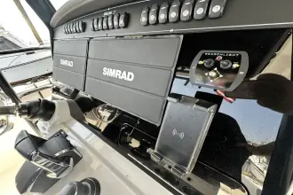 Thumbnail von Boston Whaler 330 Outrage