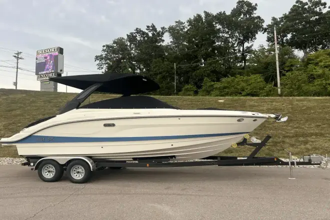 Sea Ray SLX 260 
