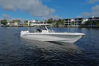 Thumbnail von Boston Whaler 360 Outrage