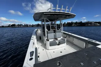 Thumbnail von Boston Whaler 360 Outrage