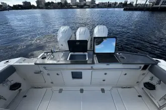 Thumbnail von Boston Whaler 360 Outrage