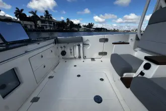 Thumbnail von Boston Whaler 360 Outrage