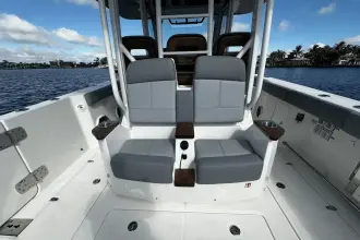 Thumbnail von Boston Whaler 360 Outrage