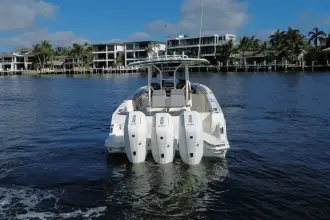 Thumbnail von Boston Whaler 360 Outrage
