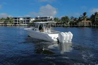 Thumbnail von Boston Whaler 360 Outrage