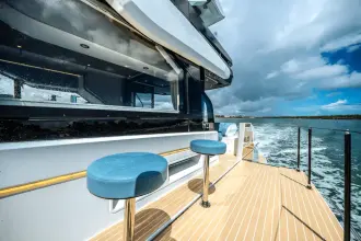 Thumbnail von Cruisers Yachts 57 FLY