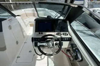 Thumbnail von Boston Whaler 240 Vantage