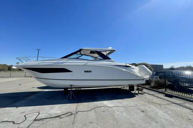 Sea Ray 320 Sundancer Outboard