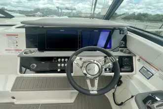 Thumbnail von Sea Ray 320 Sundancer s motorem venkovním