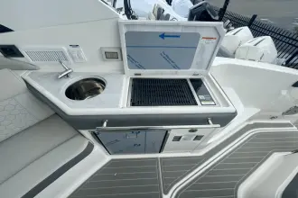 Thumbnail von Sea Ray 320 Sundancer s motorem venkovním