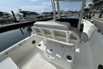 Thumbnail von Boston Whaler 220 Dauntless