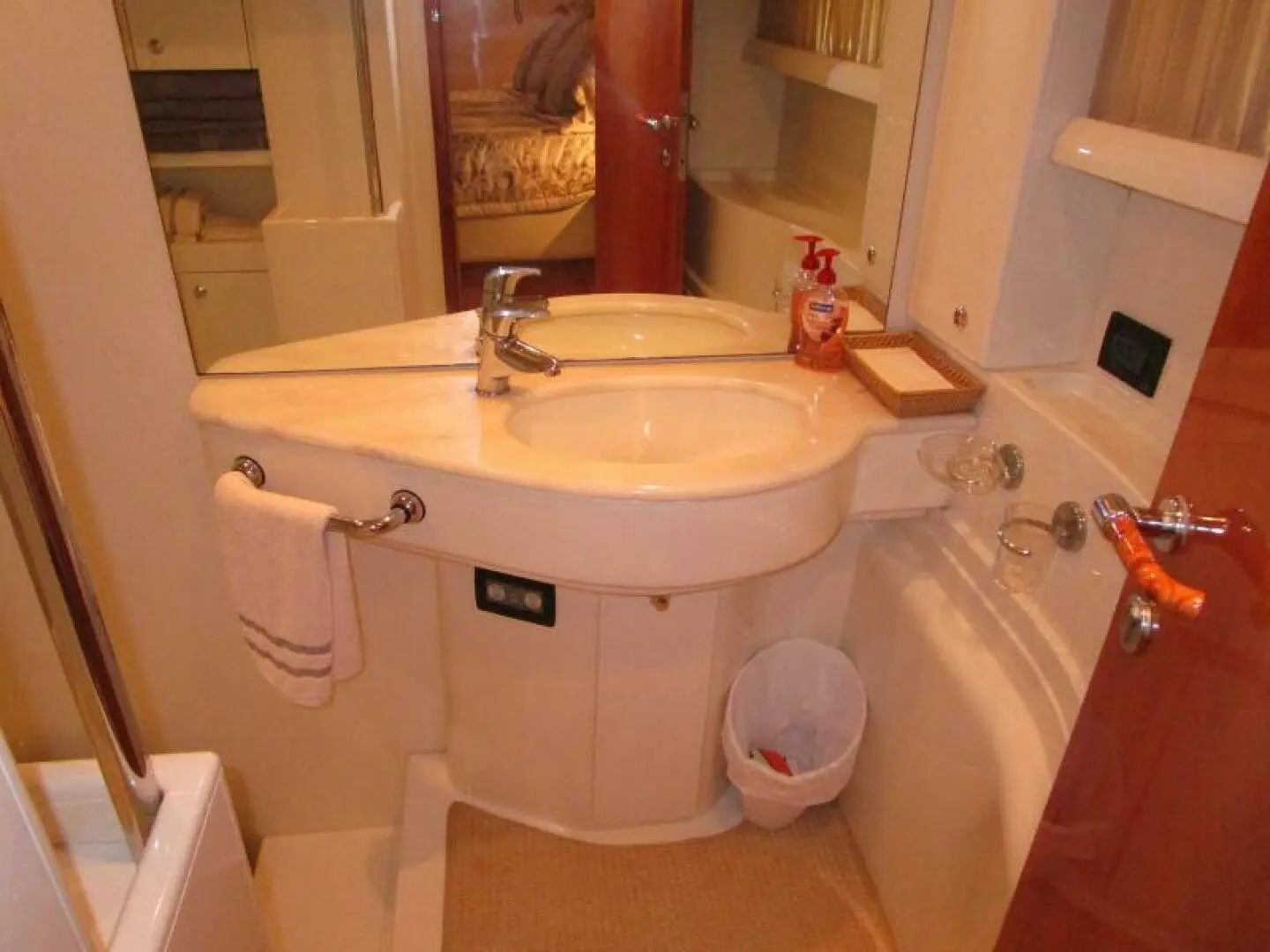 Thumbnail von Ferretti Yachts 590 PRETTY LADY