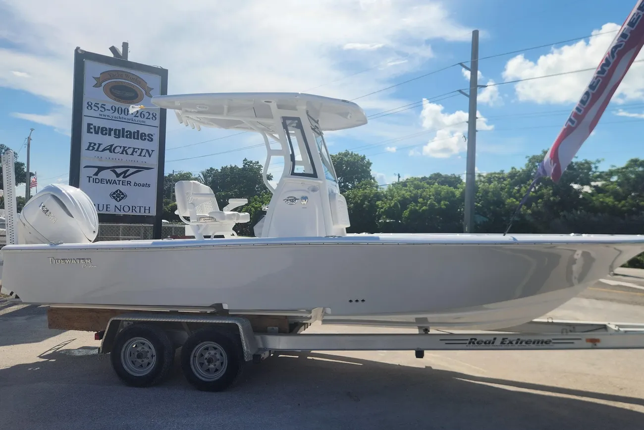 Tidewater Boats 2500 Carolina Bay