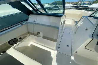 Thumbnail von Boston Whaler 240 Vantage
