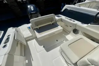 Thumbnail von Boston Whaler 240 Vantage