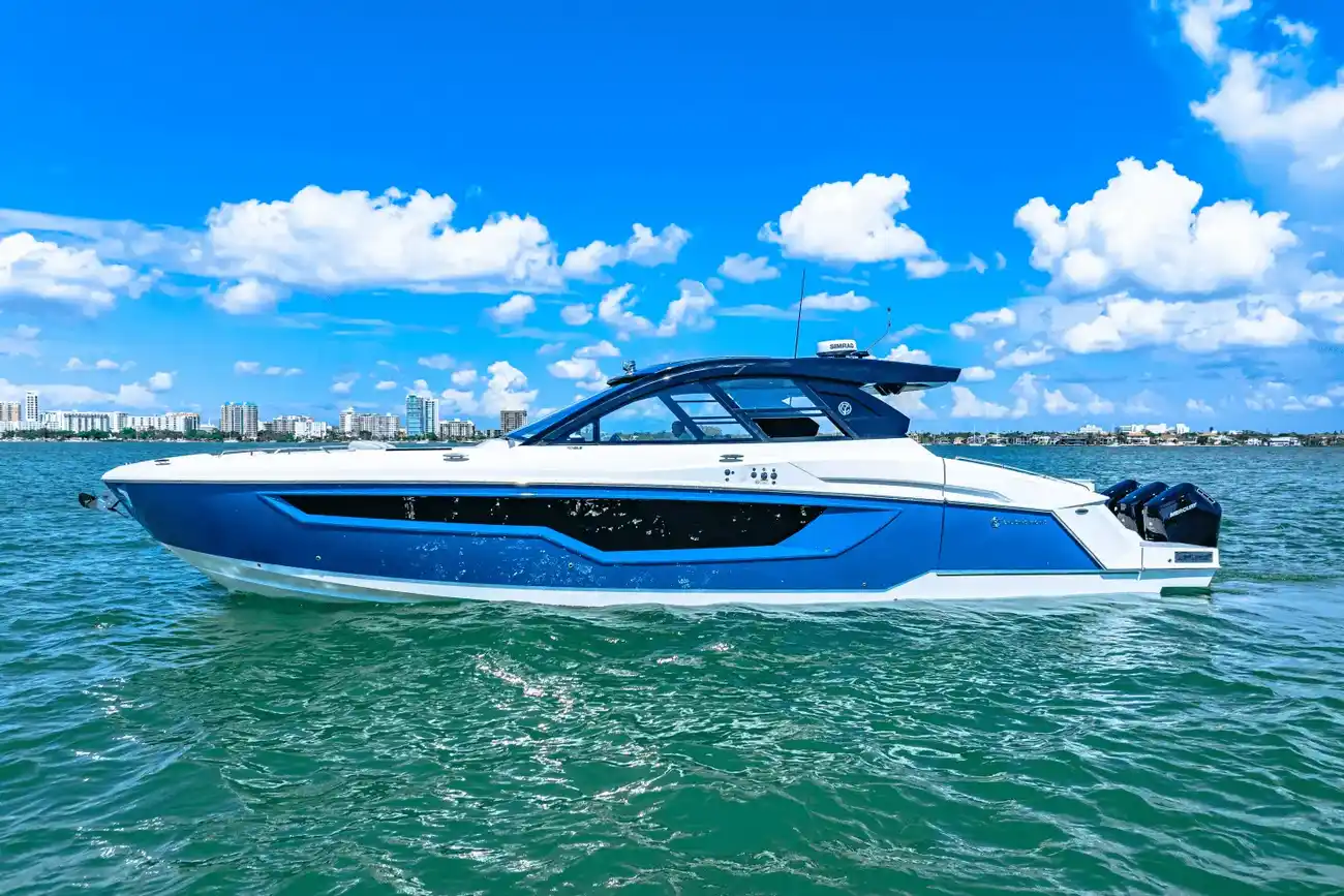 Cruisers Yachts 50 GLS OB