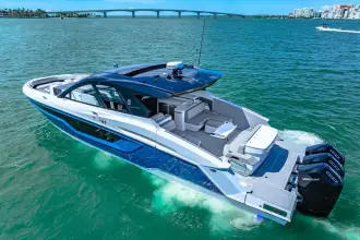 Thumbnail von Cruisers Yachts 50 GLS OB