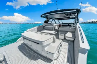 Thumbnail von Cruisers Yachts 50 GLS OB