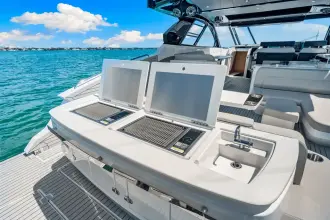 Thumbnail von Cruisers Yachts 50 GLS OB