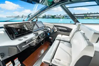 Thumbnail von Cruisers Yachts 50 GLS OB