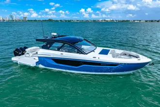 Thumbnail von Cruisers Yachts 50 GLS OB