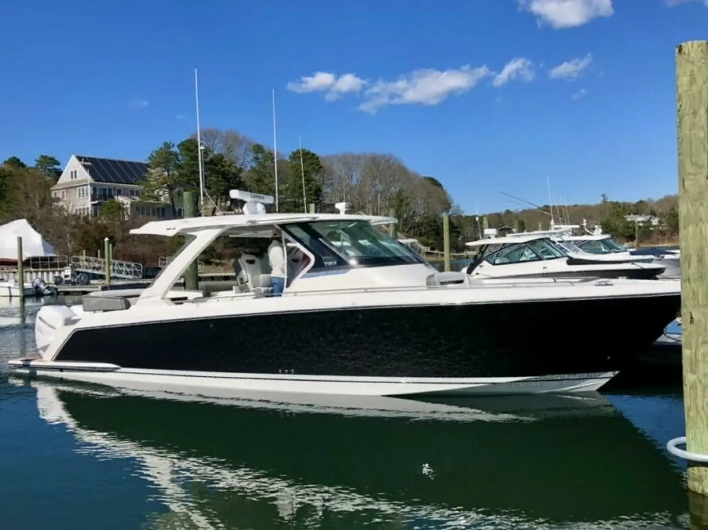 Tiara Yachts 38 LS Pogue Life