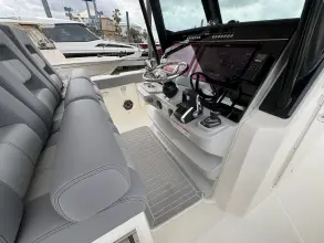 Thumbnail von Boston Whaler 360 Outrage