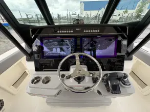 Thumbnail von Boston Whaler 360 Outrage