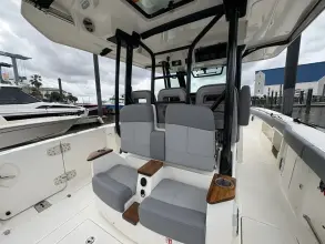 Thumbnail von Boston Whaler 360 Outrage