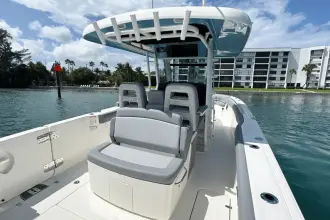 Thumbnail von Boston Whaler 330 Outrage