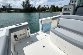 Thumbnail von Boston Whaler 330 Outrage