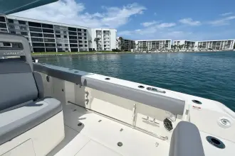 Thumbnail von Boston Whaler 330 Outrage
