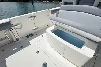 Thumbnail von Boston Whaler 330 Outrage