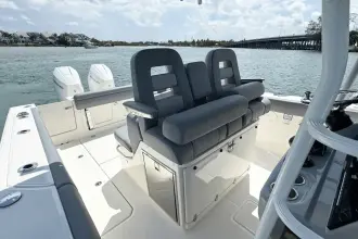 Thumbnail von Boston Whaler 330 Outrage