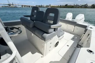 Thumbnail von Boston Whaler 330 Outrage