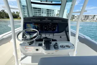 Thumbnail von Boston Whaler 330 Outrage