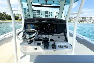 Thumbnail von Boston Whaler 330 Outrage