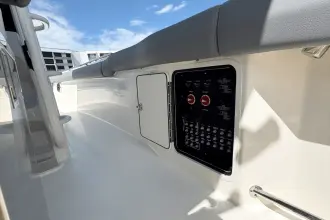 Thumbnail von Boston Whaler 330 Outrage