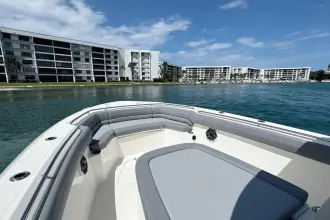 Thumbnail von Boston Whaler 330 Outrage