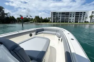 Thumbnail von Boston Whaler 330 Outrage
