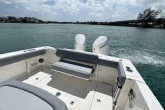 Thumbnail von Boston Whaler 330 Outrage