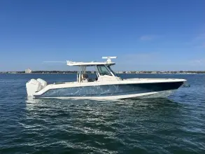 Thumbnail von Boston Whaler 360 Outrage
