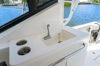 Thumbnail von Boston Whaler 325 Conquest